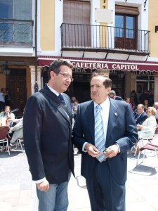 Con el presidente de la Junta de Castilla León, Juan José Lucas. Burgo de Osma, 2012